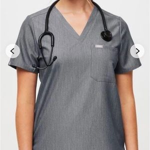 FIGS women’s Catarina One-Pocket Scrub Top Graphite